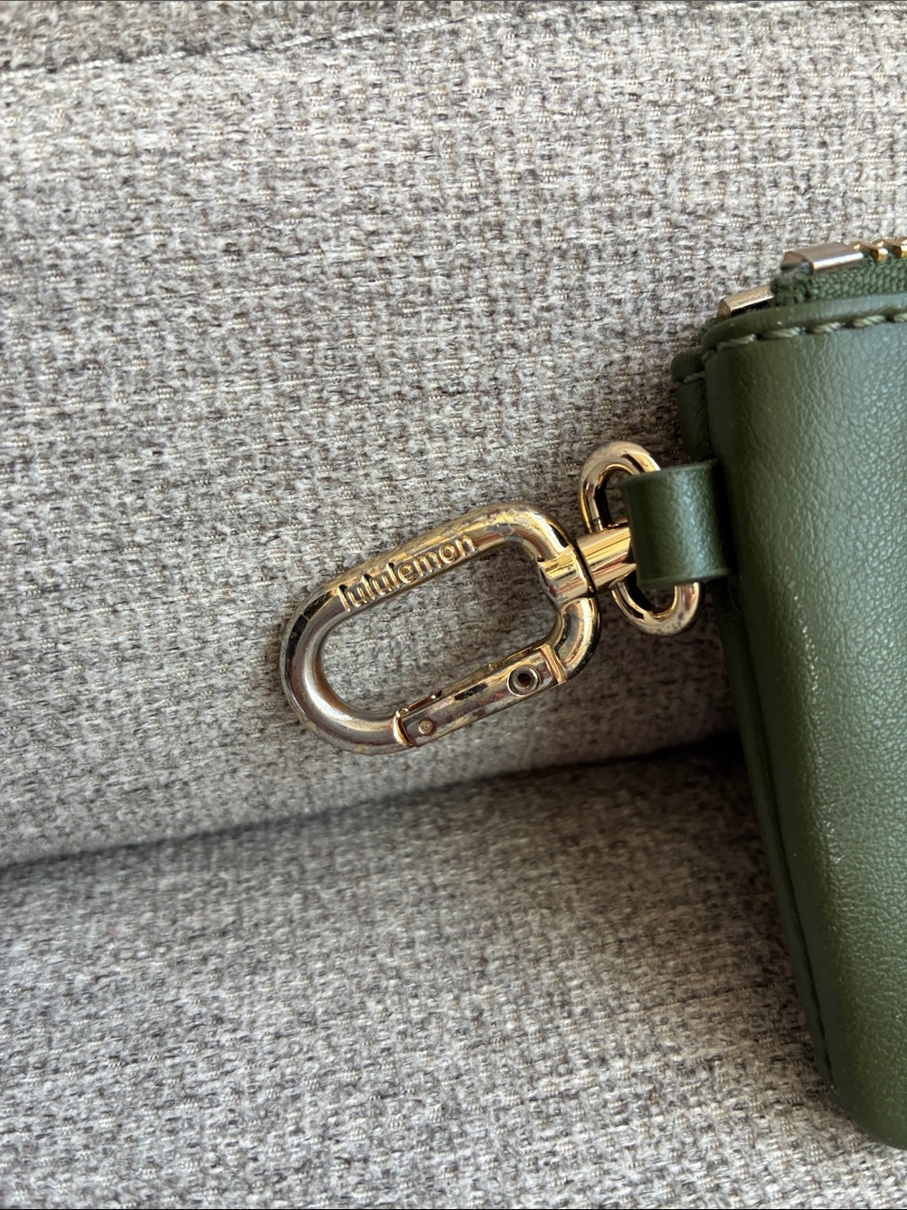 Lululemon's "Barracks Green/Gold" pouch bag - Picture 3 of 12